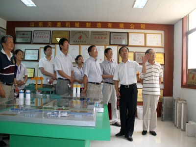 2012.7.28日山東天意兩項科技成果鑒定順利通過，北京領(lǐng)導(dǎo)專家，到我公司參觀指導(dǎo)