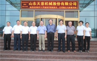 清華大學(xué)建筑設(shè)計研究院副院長、研究員侯建群蒞臨
